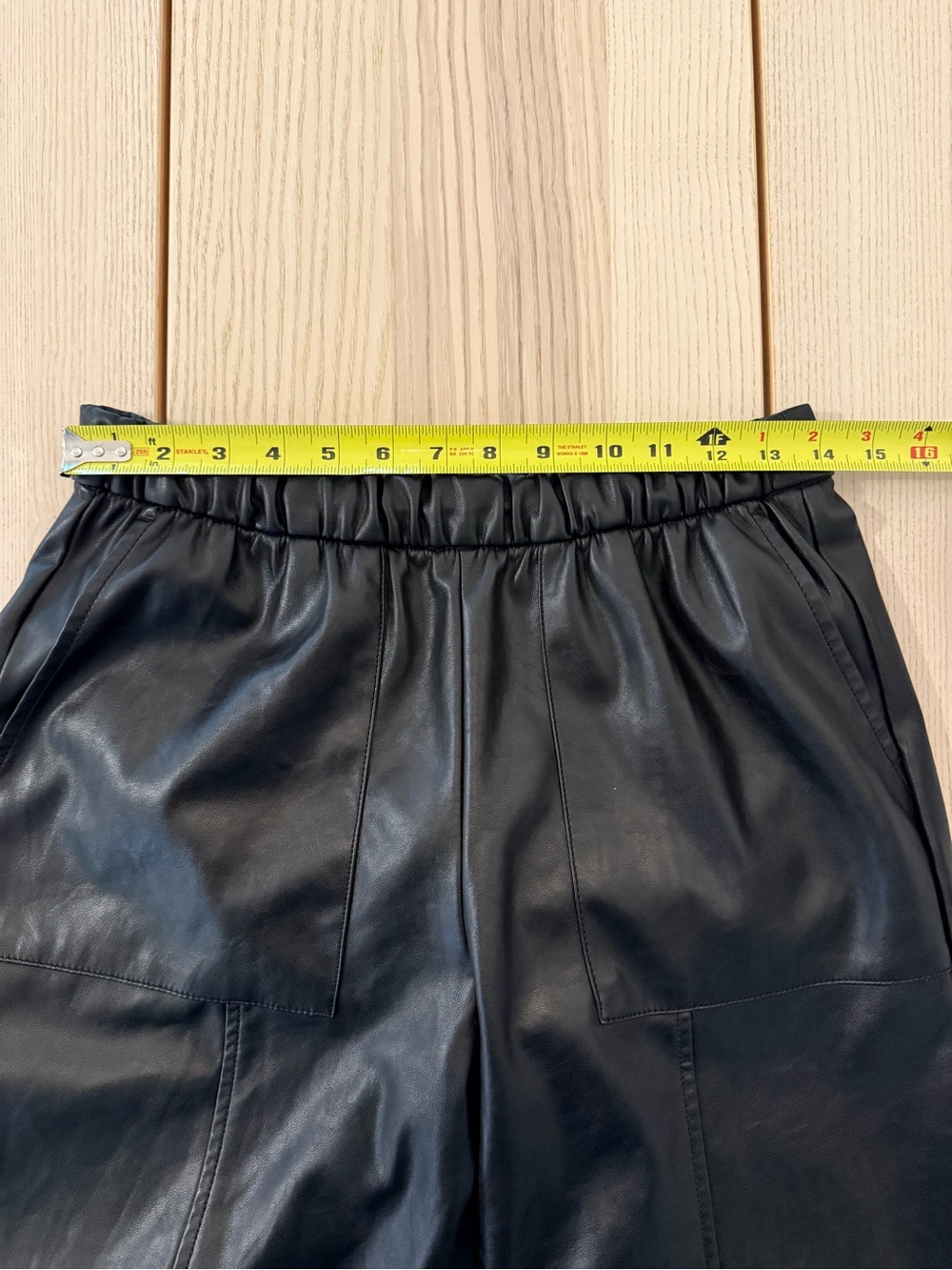 GAP Faux Leather Pull On Pants Womens M Black Tapered Ankle Vegan Leather - Picture 10 of 10